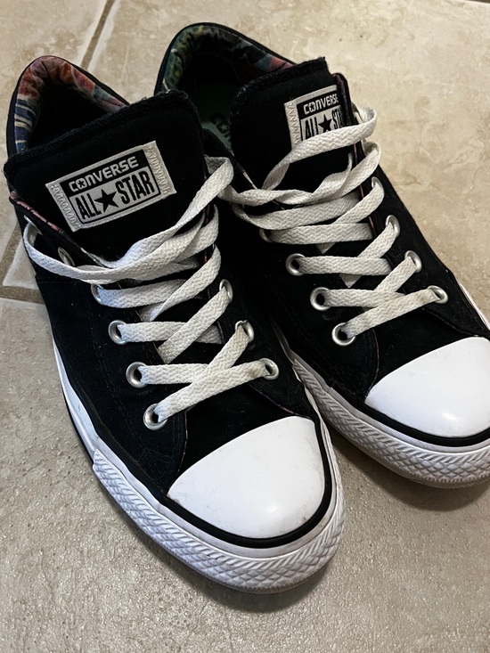 Converse Shoes - Converse Chuck Taylor All Star low top with floral printed inner lining